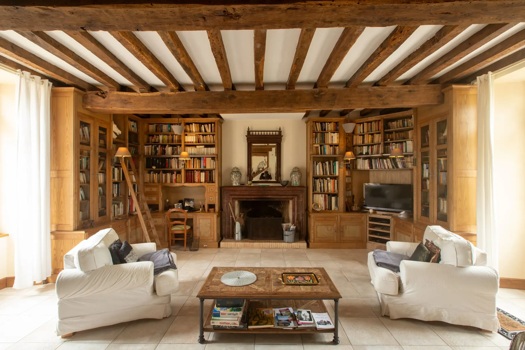 Salon, bibliothèque et salle à manger